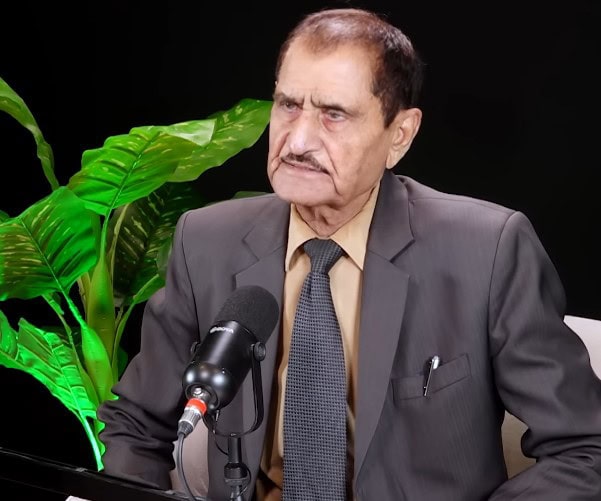 Nasir Adeeb Criticism of Momina Iqbal