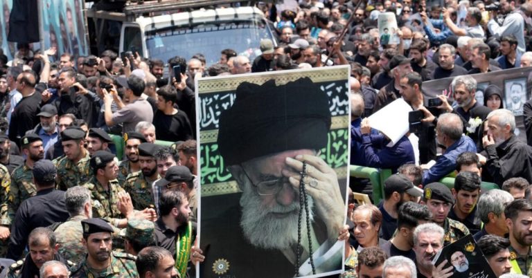 Iran offers free 10-day visa for Khamenei funeral attendees