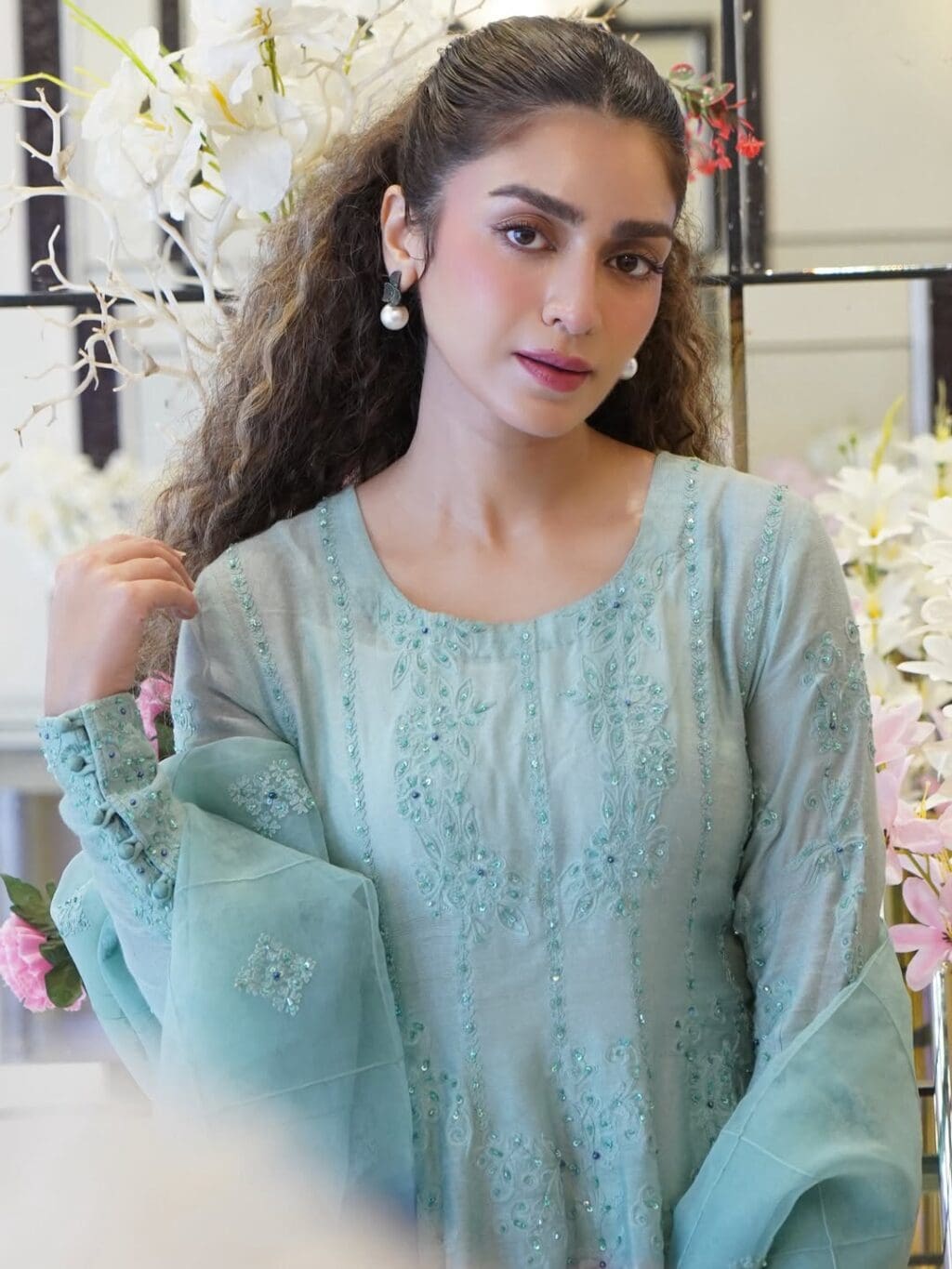 Hajra Yamin praised by Sutapa Sikdar
