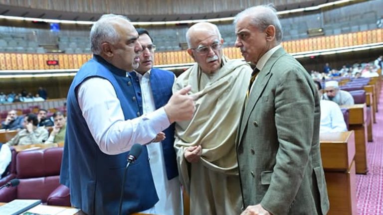 Prime Minister meets opposition leader, discusses important issues