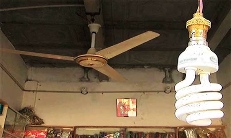 گرمی کی شدت میں اضافہ ، ملک بھر میں لوڈشیڈنگ کا دورانیہ 15 گھٹنے سے تجاوز کر گیا ،شہری پریشان