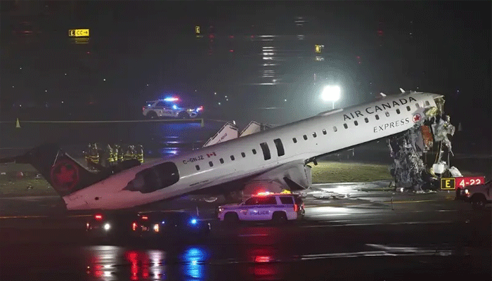 نیویارک ایئرپورٹ پر ایئر کینیڈا کا مسافر طیارہ اور ٹرک کی ٹکر، 2 پائلٹ ہلاک