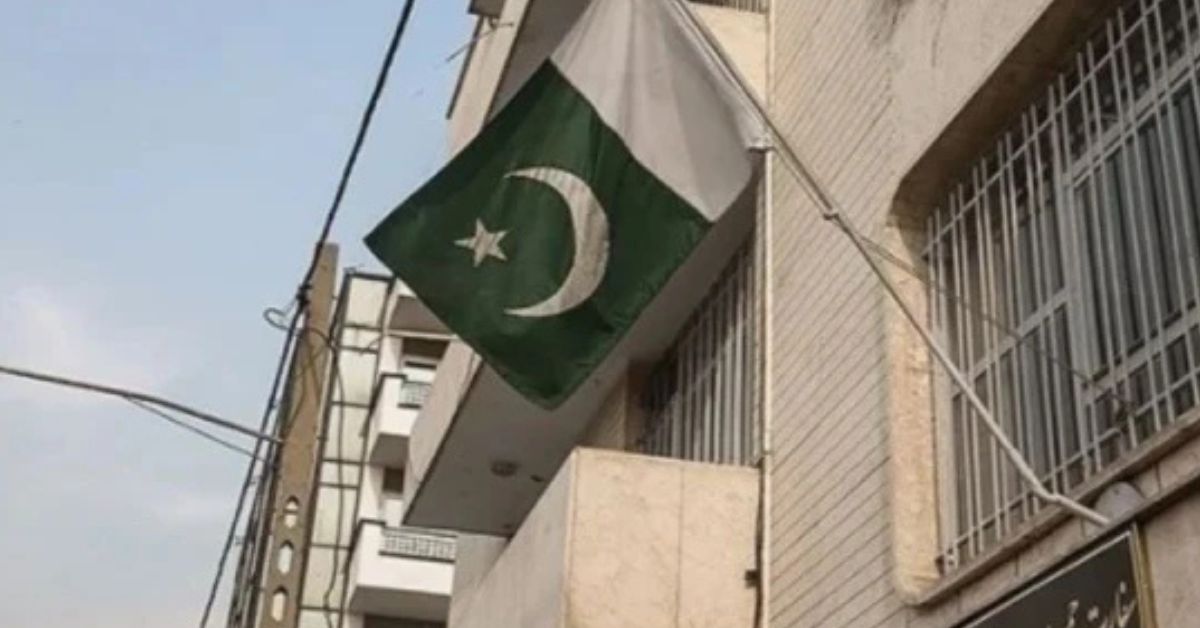 تہران میں پاکستانی سفارتخانے کے قریب دھماکے، سفیر اور عملہ محفوظ