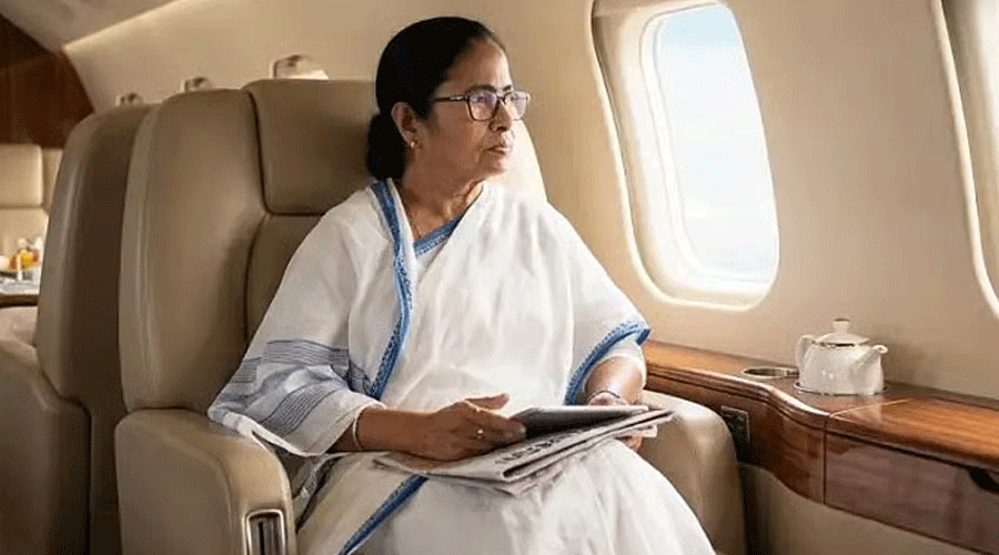 مغربی بنگال کی وزیراعلیٰ کا طیارہ حادثے سے بال بال بچ گیا، بڑی خبر سامنے آگئی