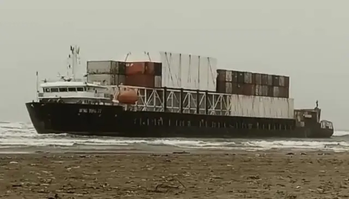 بحری جہاز پر حملہ ،11 پاکستانی یرغمال بنا لیے