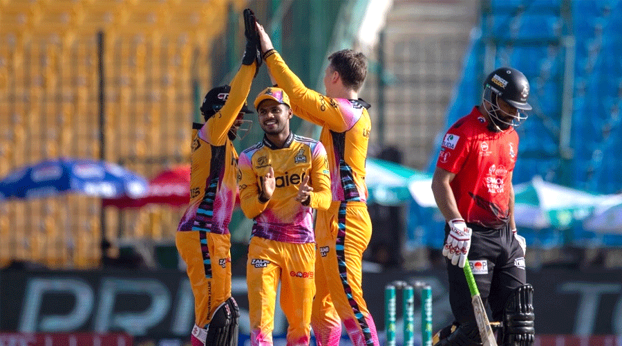 پشاور زلمی کی شاندار فتح،لاہور قلندرز کو مات دے دی