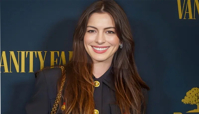 بالی ووڈ اداکارہ کو قرآنِ مجید کا تحفہ: ایک یادگار لمحہ