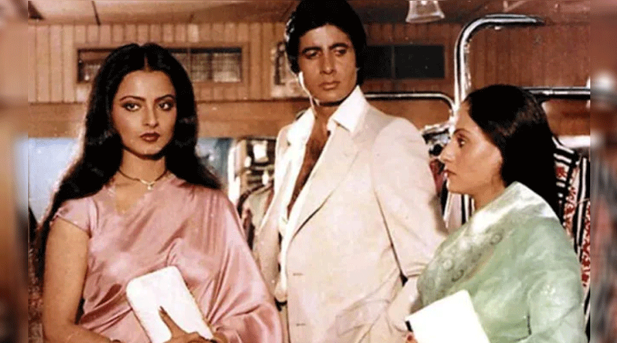 بالی ووڈ کی دنیا میں ہلچل، جیا نے ریکھا سے امیتابھ بچن پر کیا کہا؟