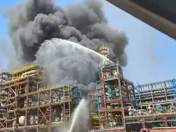 وزیراعظم کے افتتاح سے قبل آئل ریفائنری میں حادثہ