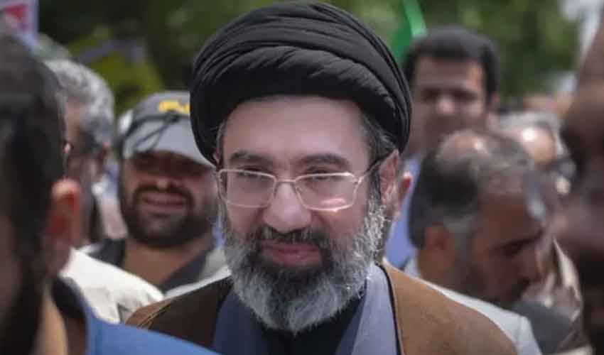 ایرانی سپریم لیڈر مجتبیٰ خامنہ ای کا چہرہ خراب ہو چکا، برطانوی اخبار