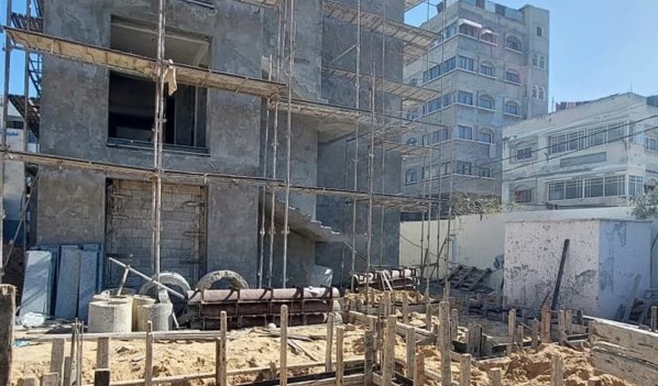 کراچی؛ 70 دن میں 7 منزلہ عمارت کھڑی ہو گئی، انسانی جانوں کیلیے سنگین خطرہ