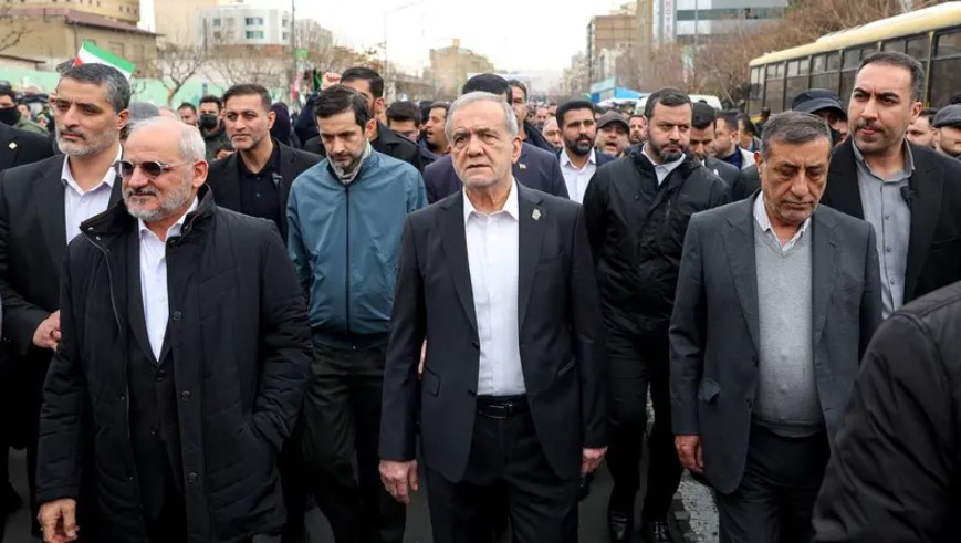 ناکہ بندی ایران پر بوجھ، پزشکیان نے عوام سے بجلی کی بچت کرنے کی اپیل کردی