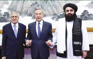 کشیدگی کے بعد سفارتی برف پگھلنے لگی، چین بھی میدان میں آگیا