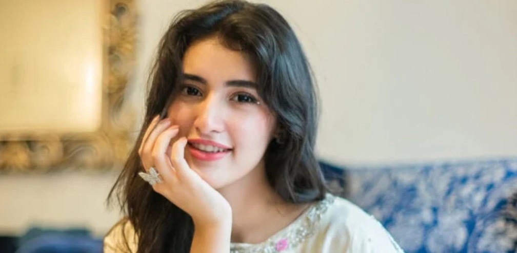 خوبرو اداکارہ سحر ہاشمی کی   بولڈ لباس میں ویڈیو سوشل میڈیا  پر وائرل