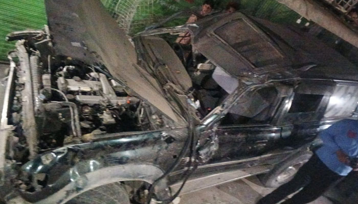 اسلام آباد: تیز رفتار کار 2 گاڑیوں اور کئی موٹر سائیکلوں سے ٹکرا گئی، 4 افراد جاں بحق