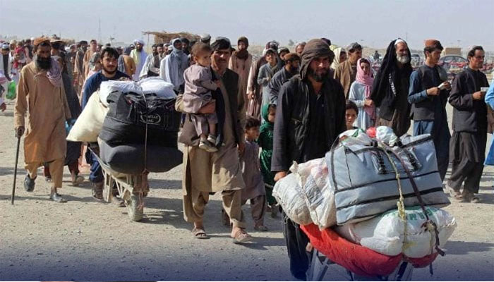 غیر قانونی افغان مہاجرین کیخلاف میزبان ممالک کا شکنجہ سخت، گرفتاریاں شروع