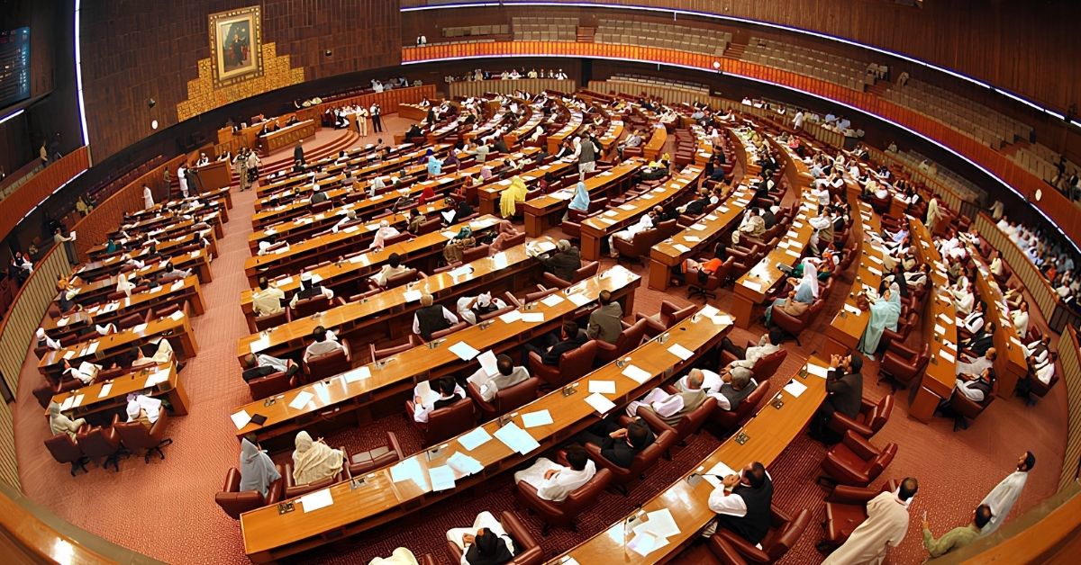 10 ہزار پاکستانی طلبہ ویزے پر برطانیہ گئے، بعد میں سیاسی پنا