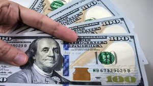 ڈالر کی قیمت میں کمی، آج کے نئے ریٹ جاری